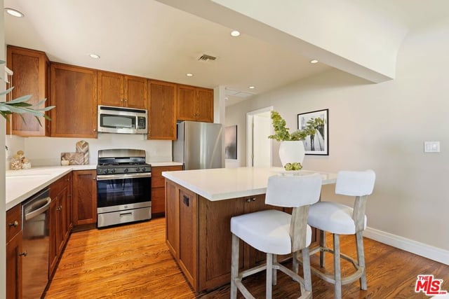 3130 Hutchison Avenue, Los Angeles, CA 90034 — photo 5 of 18