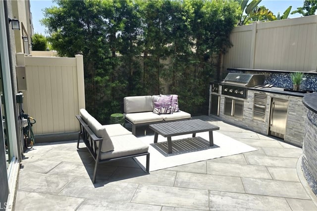 533 Daniel Freeman Circle, Inglewood, CA 90301 — photo 3 of 34