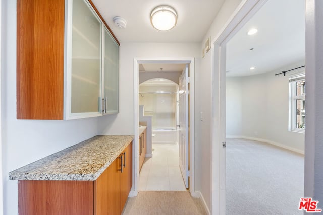 620 S Gramercy Place 320, Los Angeles, CA 90005 — photo 16 of 35