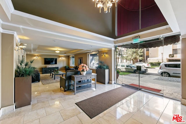 620 S Gramercy Place 320, Los Angeles, CA 90005 — photo 23 of 35