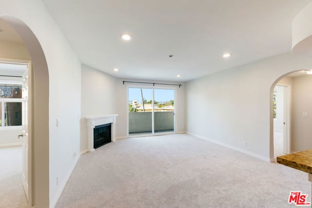 620 S Gramercy Place 320, Los Angeles, CA 90005 — photo 6 of 35
