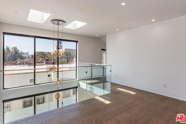 458 S Sycamore Avenue, Los Angeles, CA 90036 — photo 12 of 30