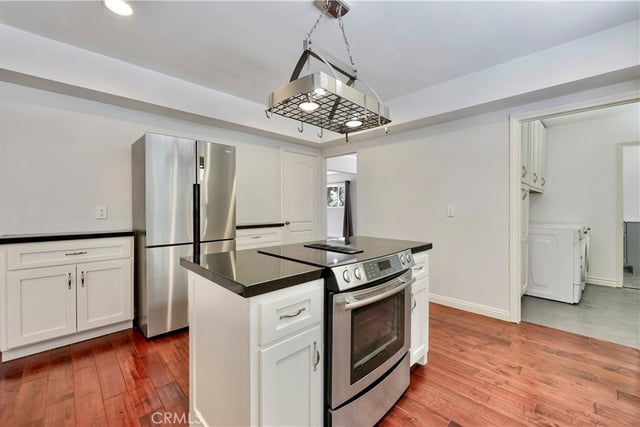 22921 Cass Avenue, Woodland Hills, CA 91364 — photo 22 of 63