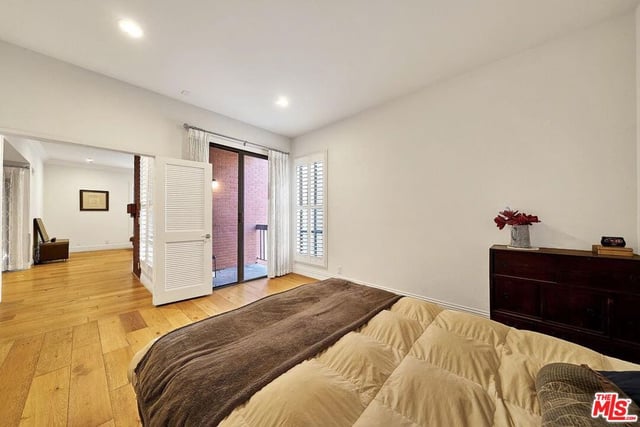 835 S Lucerne Boulevard 205, Los Angeles, CA 90005 — photo 11 of 27