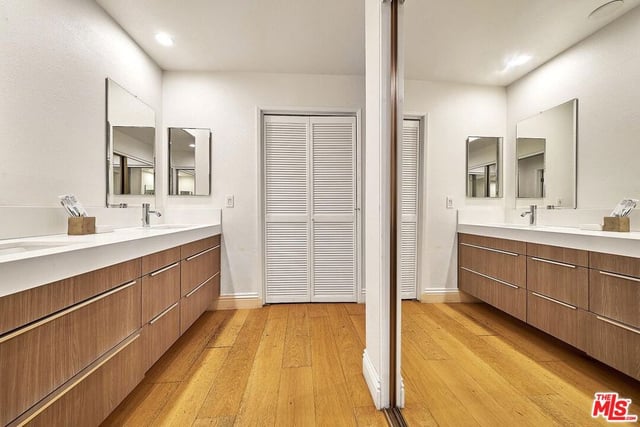 835 S Lucerne Boulevard 205, Los Angeles, CA 90005 — photo 12 of 27