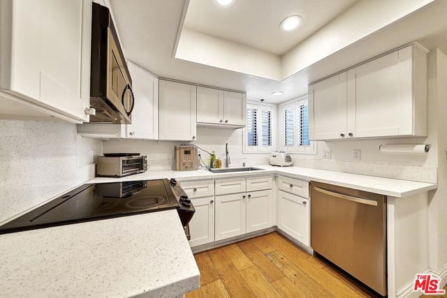 835 S Lucerne Boulevard 205, Los Angeles, CA 90005 — photo 19 of 27