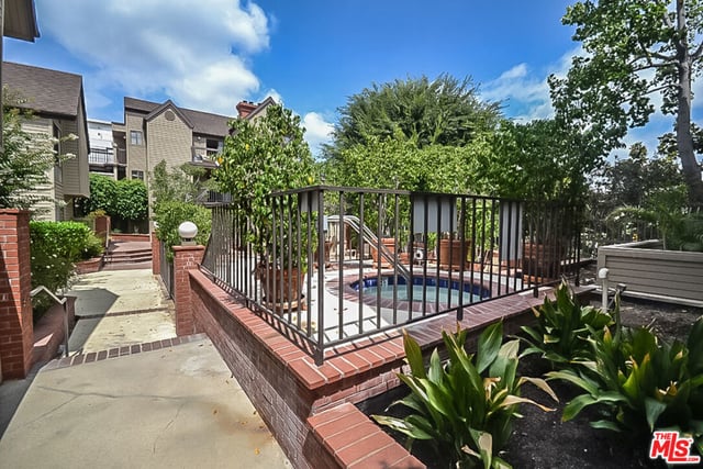 835 S Lucerne Boulevard 205, Los Angeles, CA 90005 — photo 26 of 27