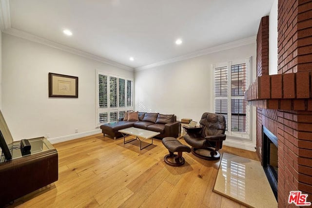 835 S Lucerne Boulevard 205, Los Angeles, CA 90005 — photo 3 of 27