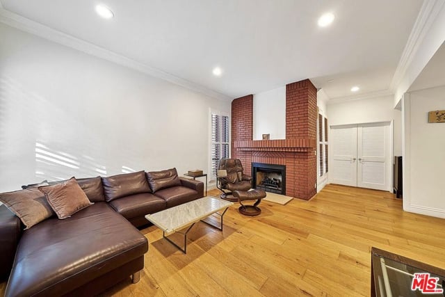 835 S Lucerne Boulevard 205, Los Angeles, CA 90005 — photo 4 of 27