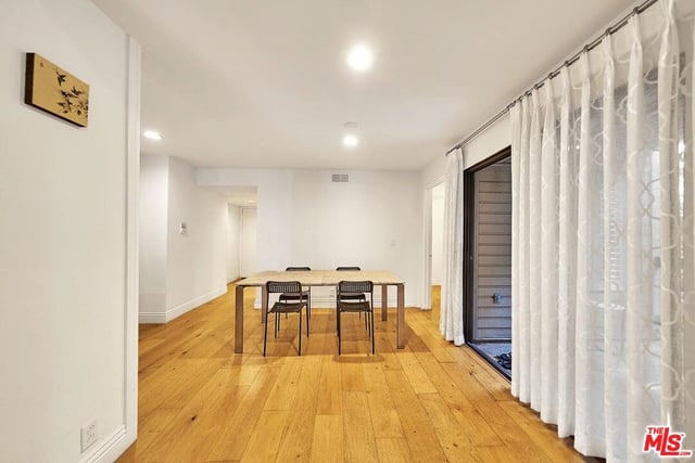 835 S Lucerne Boulevard 205, Los Angeles, CA 90005 — photo 5 of 27