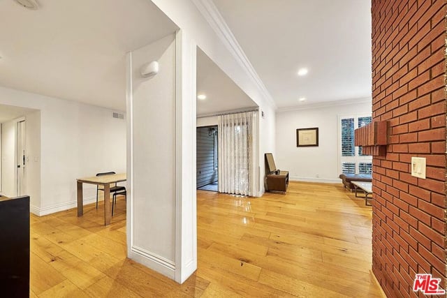 835 S Lucerne Boulevard 205, Los Angeles, CA 90005 — photo 8 of 27