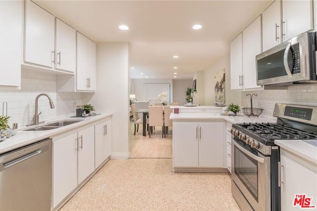 1940 N Highland Avenue 42, Los Angeles, CA 90068 — photo 3 of 40