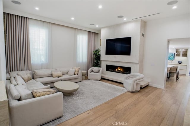 4342 Noble Avenue, Sherman Oaks, CA 91403 — photo 4 of 24
