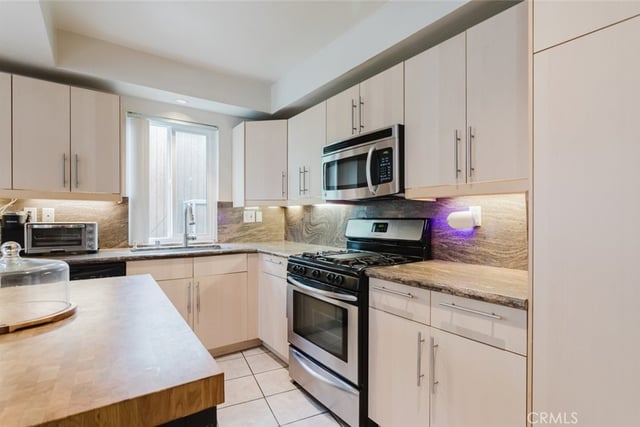13220 Valleyheart Drive 202, Studio City, CA 91604 — photo 15 of 51