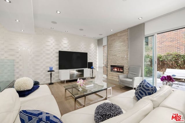 9305 Burton Way A, Beverly Hills, CA 90210 — photo 3 of 22