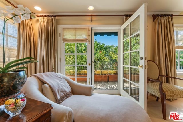 607 N Linden Drive, Beverly Hills, CA 90210 — photo 10 of 17