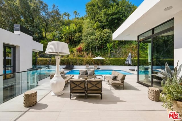 1049 Loma Vista Drive, Beverly Hills, CA 90210 — photo 39 of 48