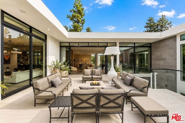 1049 Loma Vista Drive, Beverly Hills, CA 90210 — photo 42 of 48