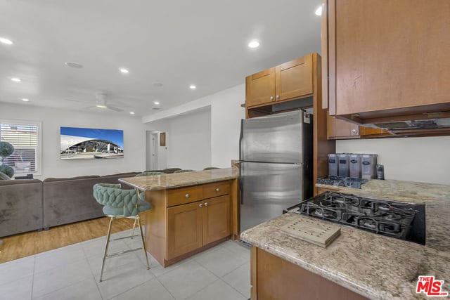8823 S Wilton Place, Los Angeles, CA 90047 — photo 11 of 55