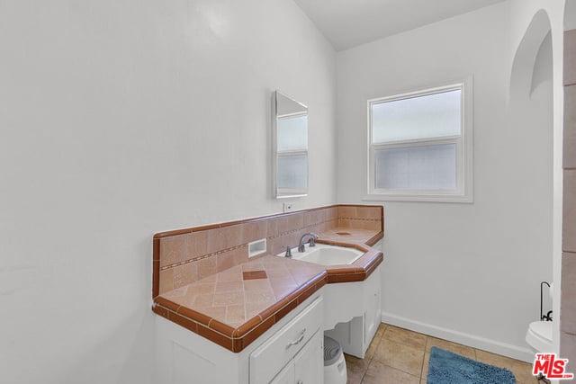 8823 S Wilton Place, Los Angeles, CA 90047 — photo 32 of 55