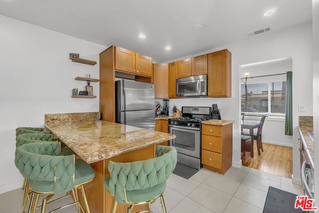 8823 S Wilton Place, Los Angeles, CA 90047 — photo 9 of 55