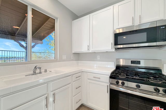 2423 Carolyn Drive, Palmdale, CA 93551 — photo 12 of 29