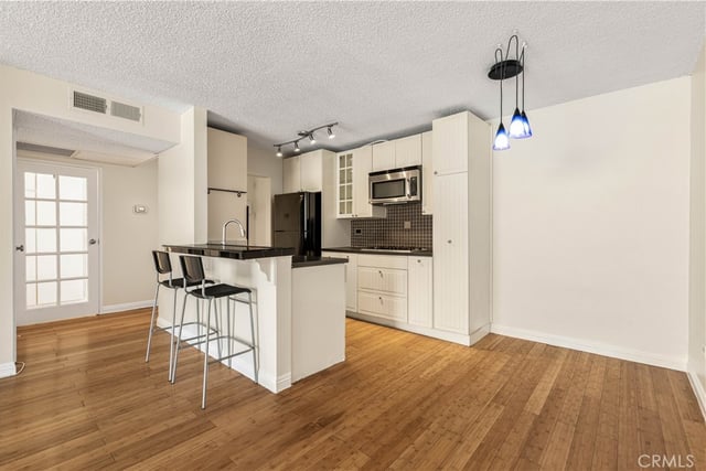 421 S La Fayette Park 406, Los Angeles, CA 90057 — photo 3 of 20