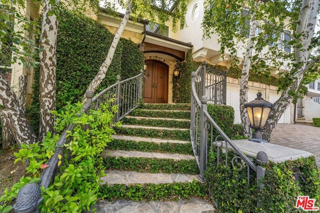 3171 Abington Drive, Los Angeles, CA 90210 — photo 4 of 58