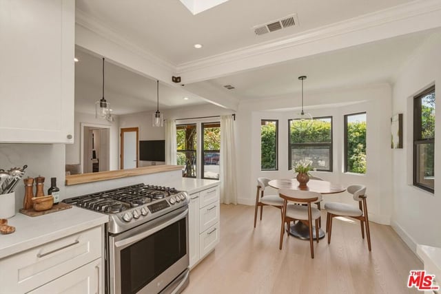 12319 Greene Avenue, Los Angeles, CA 90066 — photo 4 of 32