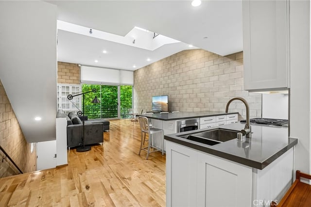 717 N Highland Avenue 21, Los Angeles, CA 90038 — photo 14 of 53