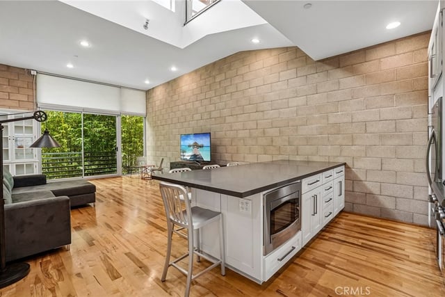717 N Highland Avenue 21, Los Angeles, CA 90038 — photo 15 of 53
