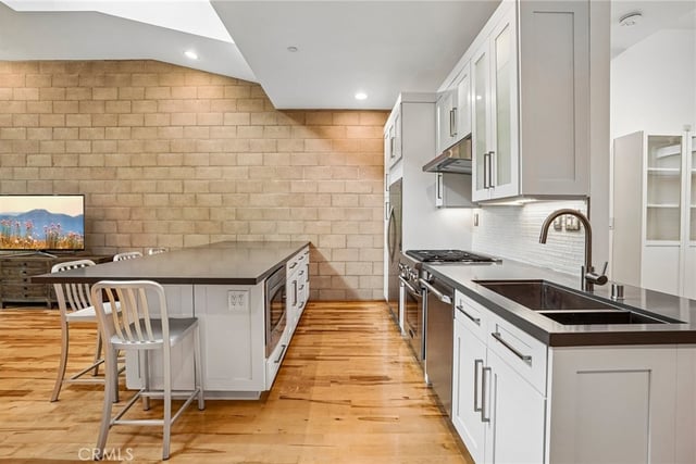 717 N Highland Avenue 21, Los Angeles, CA 90038 — photo 16 of 53