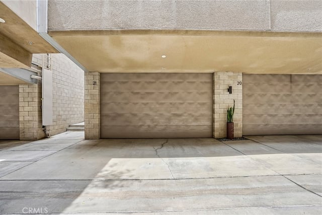 717 N Highland Avenue 21, Los Angeles, CA 90038 — photo 40 of 53
