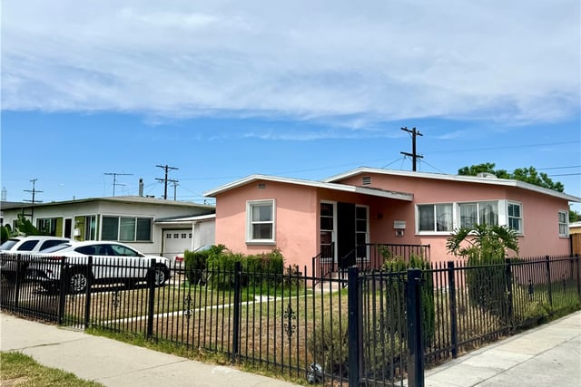 823 E 102nd, Los Angeles, CA 90002 — photo 2 of 23