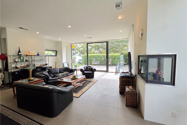 9 Temple, Long Beach, CA 90803 — photo 5 of 40