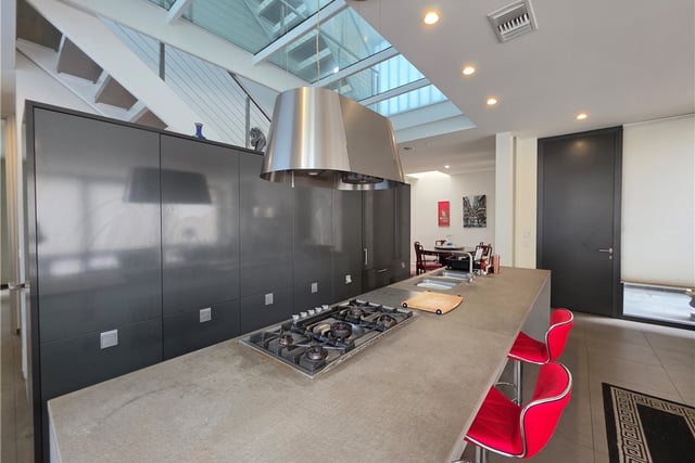 9 Temple, Long Beach, CA 90803 — photo 7 of 40