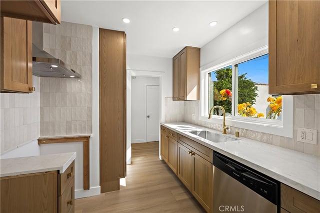 6072 Myrtle Avenue, Long Beach, CA 90805 — photo 4 of 19
