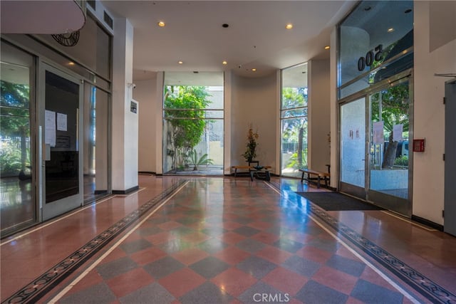 500 S Berendo Street 102, Los Angeles, CA 90020 — photo 3 of 22