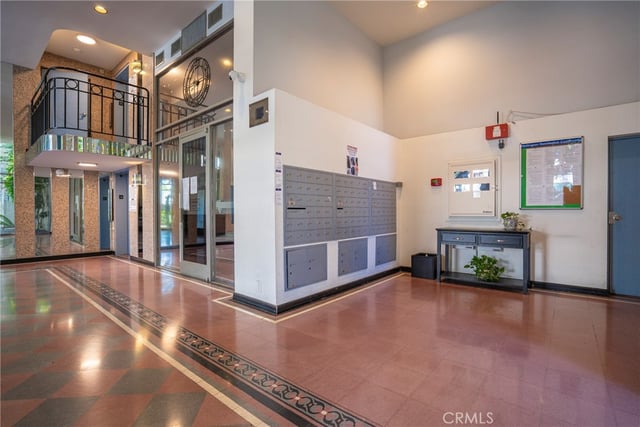 500 S Berendo Street 102, Los Angeles, CA 90020 — photo 4 of 22