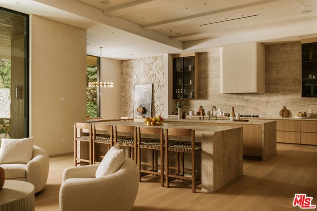 2130 Mandeville Canyon Road, Los Angeles, CA 90049 — photo 15 of 34