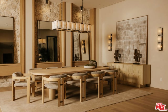 2130 Mandeville Canyon Road, Los Angeles, CA 90049 — photo 17 of 34