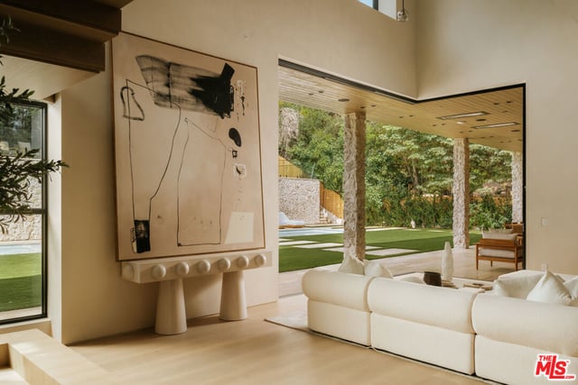 2130 Mandeville Canyon Road, Los Angeles, CA 90049 — photo 5 of 34