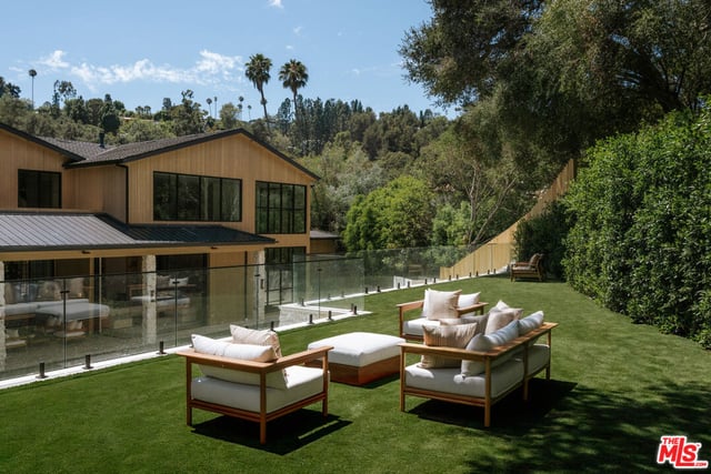 2130 Mandeville Canyon Road, Los Angeles, CA 90049 — photo 9 of 34