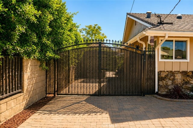 9243 Cayuga, Sun Valley, CA 91352 — photo 6 of 46