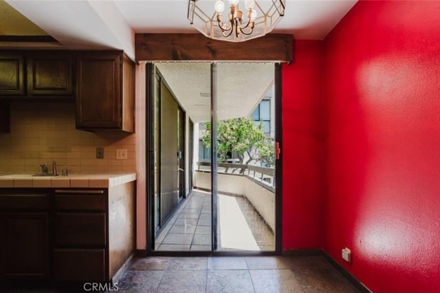 750 S Spaulding Avenue 215, Los Angeles, CA 90036 — photo 11 of 37