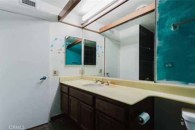 750 S Spaulding Avenue 215, Los Angeles, CA 90036 — photo 29 of 37