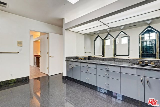 4623 Hayvenhurst Avenue, Encino, CA 91436 — photo 19 of 38