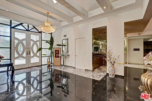 4623 Hayvenhurst Avenue, Encino, CA 91436 — photo 4 of 38