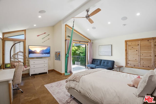 16820 Oak View Drive, Encino, CA 91436 — photo 50 of 68