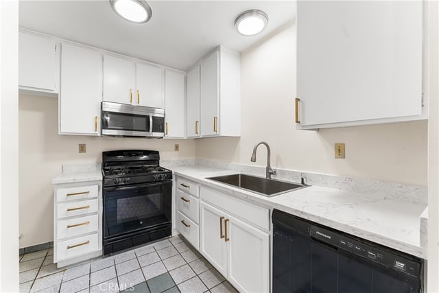 10730 Woodley Avenue 7, Granada Hills, CA 91344 — photo 17 of 49